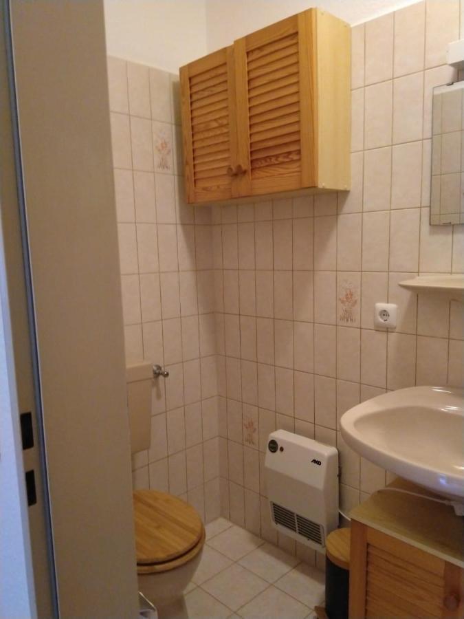 Kleine Ferienwohnung, Einzimmeraparment In Altenkirchen Almersbach Esterno foto