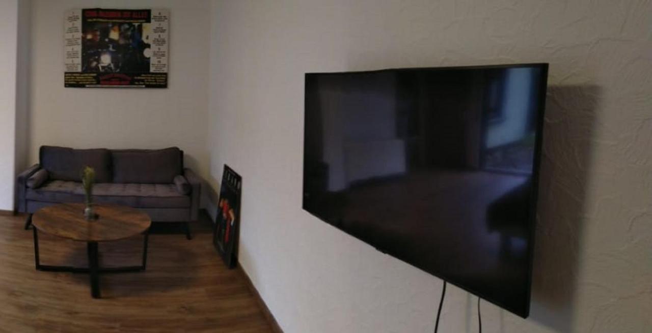 Kleine Ferienwohnung, Einzimmeraparment In Altenkirchen Almersbach Esterno foto